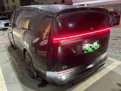 2024 Li Auto MEGA Ultra, белый — фото 7