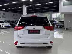2021 Mitsubishi Outlander 2.0L 2WD 5, белый — фото 5