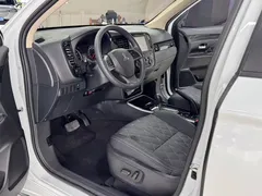 2021 Mitsubishi Outlander 2.0L 2WD 5, белый — фото 7