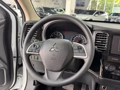 2021 Mitsubishi Outlander 2.0L 2WD 5, белый — фото 11