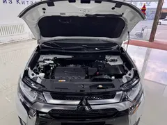 2021 Mitsubishi Outlander 2.0L 2WD 5, белый — фото 17