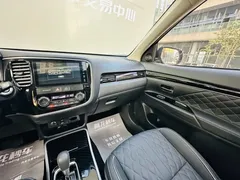 2021 Mitsubishi Outlander 2.4L 4WD 7, чёрный — фото 14