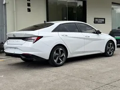 2022 Hyundai Elantra 1.5L CVT LUX Premium, белый — фото 5