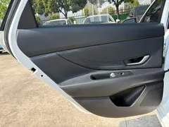 2022 Hyundai Elantra 1.5L CVT LUX Premium, белый — фото 17