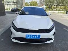 2023 Kia Cerato 1.5L CVT Luxury, белый — фото 2