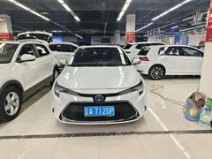 2021 Toyota Levin Hybrid 1.8H E-CVT Sport, белый — фото 2