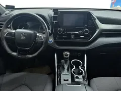 2021 Toyota Crown Kluger 2.5L HEV 4WD Elite, белый — фото 12