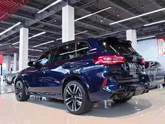 2022 BMW X5 M, синий — фото 8