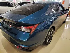 2021 Hyundai Elantra 1.5L CVT LUX Premium, синий — фото 5
