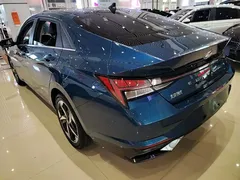 2021 Hyundai Elantra 1.5L CVT LUX Premium, синий — фото 23