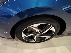 2021 Hyundai Elantra 1.5L CVT LUX Premium, синий — фото 25