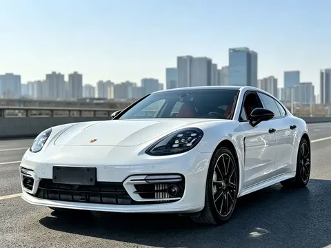 2023 Porsche Panamera 4 Platinum 2.9T