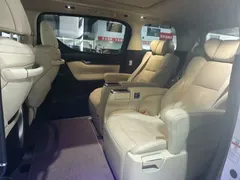 2021 Toyota Alphard Hybrid 2.5L Luxury, белый — фото 9