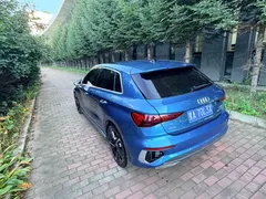 2022 Audi A3 Sportback 35 TFSI, синий — фото 4