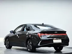 2023 Hyundai Elantra 1.5L CVT LUX Premium — фото 5