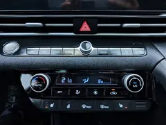 2023 Hyundai Elantra 1.5L CVT LUX Premium — фото 13