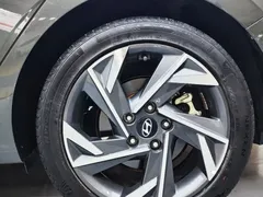 2023 Hyundai Elantra 1.5L CVT LUX Premium — фото 15