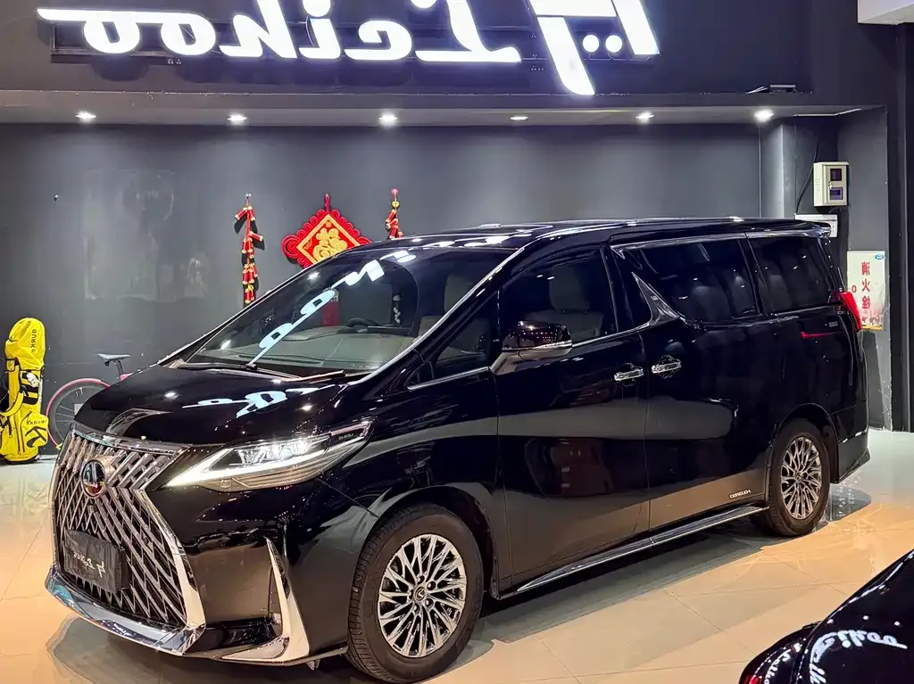 2020 Lexus LM 300h