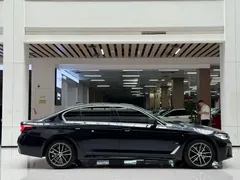 2022 BMW 5 Series 5 525Li M, чёрный — фото 4