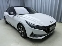 2022 Hyundai Elantra 1.5L CVT LUX Premium, белый — фото 3