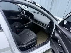 2022 Hyundai Elantra 1.5L CVT LUX Premium, белый — фото 10