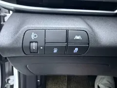 2022 Hyundai Elantra 1.5L CVT LUX Premium, белый — фото 16