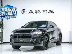 2021 Audi Q8 55 TFSI, чёрный — фото 1