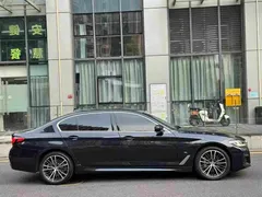 2022 BMW 5 Series 5 530Li M, чёрный — фото 4