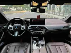 2022 BMW 5 Series 5 530Li M, чёрный — фото 7