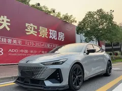 2022 Changan UNI-V 1.5T — фото 1