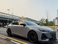 2022 Changan UNI-V 1.5T — фото 3