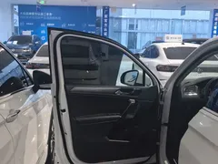 2021 Volkswagen Tiguan L 330TSI AT 2WD R-Line, белый — фото 9