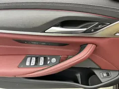 2022 BMW 5 Series 5 530Li M, чёрный — фото 17