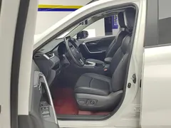 2021 Toyota RAV4 Hybrid 2.5L E-CVT 2WD Elite, белый — фото 9
