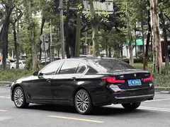 2021 BMW 5 Series 5 530Li, чёрный — фото 3