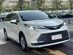 2021 Toyota Sienna 2.5L Hybrid Premium, белый — фото 3