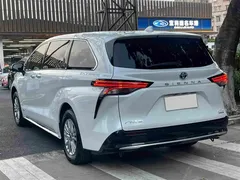 2021 Toyota Sienna 2.5L Hybrid Premium, белый — фото 5