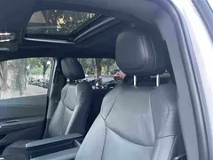 2021 Toyota Sienna 2.5L Hybrid Premium, белый — фото 9