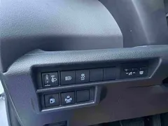 2021 Toyota Sienna 2.5L Hybrid Premium, белый — фото 10