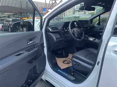 2021 Toyota Sienna 2.5L Hybrid Premium, белый — фото 13