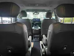 2021 Toyota Sienna 2.5L Hybrid Premium, белый — фото 14