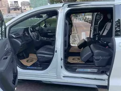 2021 Toyota Sienna 2.5L Hybrid Premium, белый — фото 17