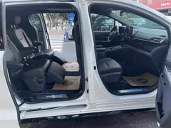 2021 Toyota Sienna 2.5L Hybrid Premium, белый — фото 20