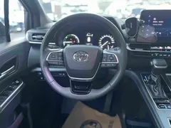 2021 Toyota Sienna 2.5L Hybrid Premium, белый — фото 23