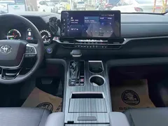 2021 Toyota Sienna 2.5L Hybrid Premium, белый — фото 25