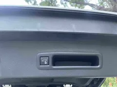 2021 Toyota Sienna 2.5L Hybrid Premium, белый — фото 28