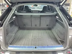2022 Audi Q8 55 TFSI, чёрный — фото 8