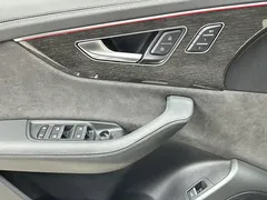 2022 Audi Q8 55 TFSI, чёрный — фото 21