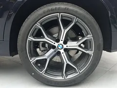 2025 BMW X5 xDrive 30Li M, чёрный — фото 17