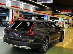 2022 Volvo V90 Cross Country B5 AWD — фото 15